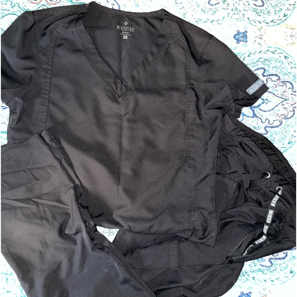 Med Couture scrubs set top & bottom both small